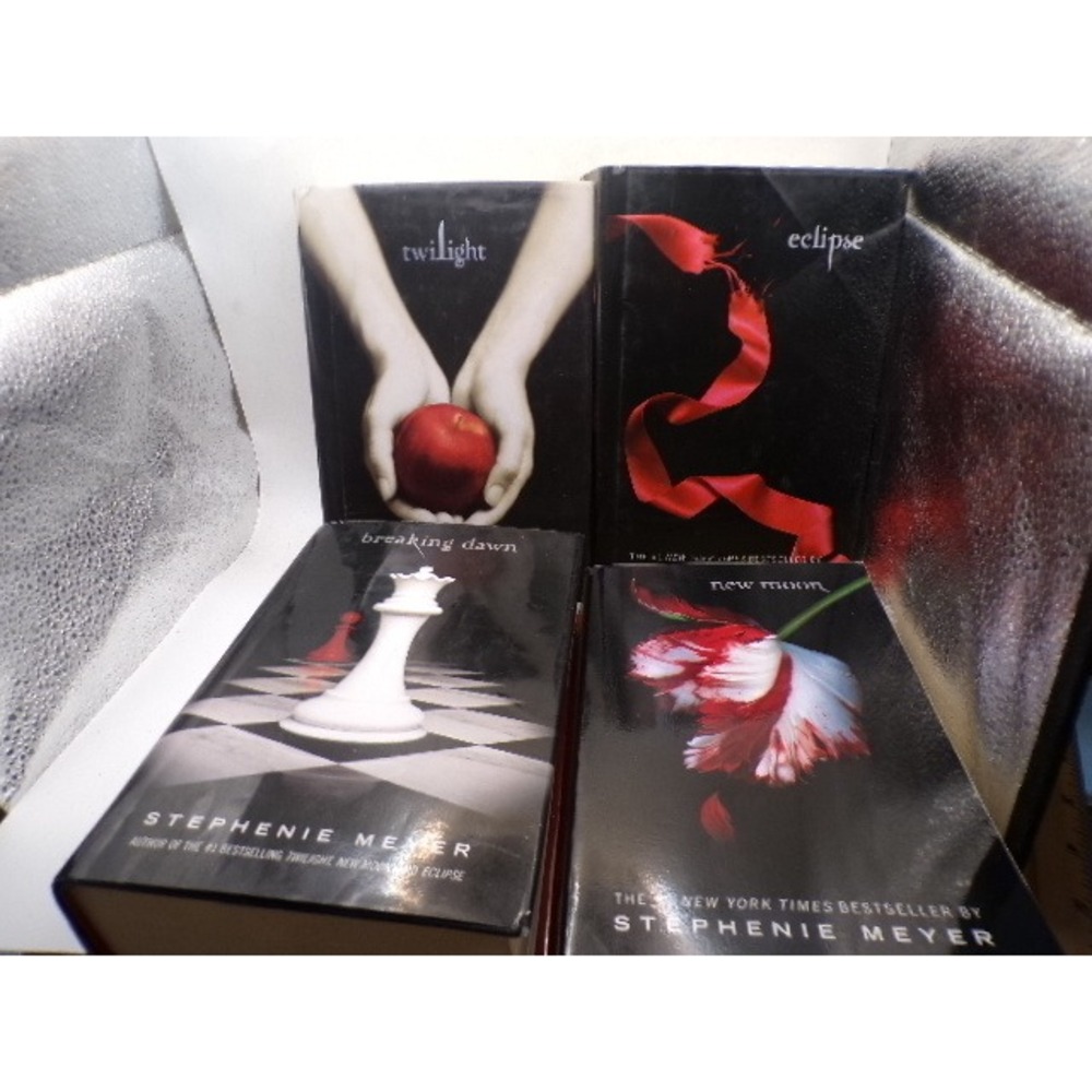 Twilight Saga Book Set Stephenie Meyer Twilight New Moon Eclipse Breaking Dawn